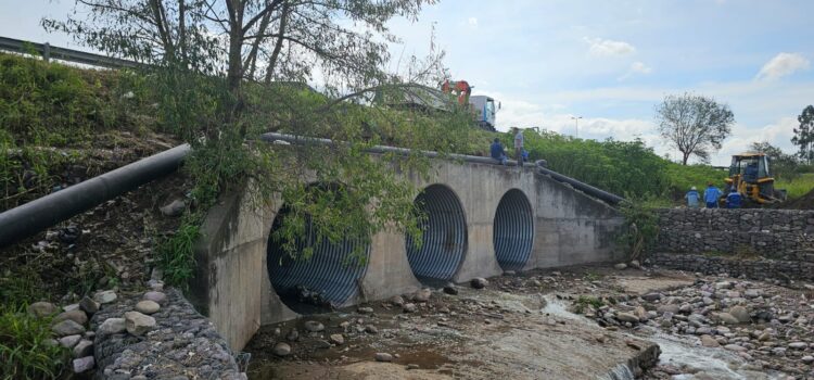Agua Potable ultima detalles en los trabajos de la variante de reingeniería hidráulica sobre la traza del acueducto de 400 mm en Arroyo Las Martas